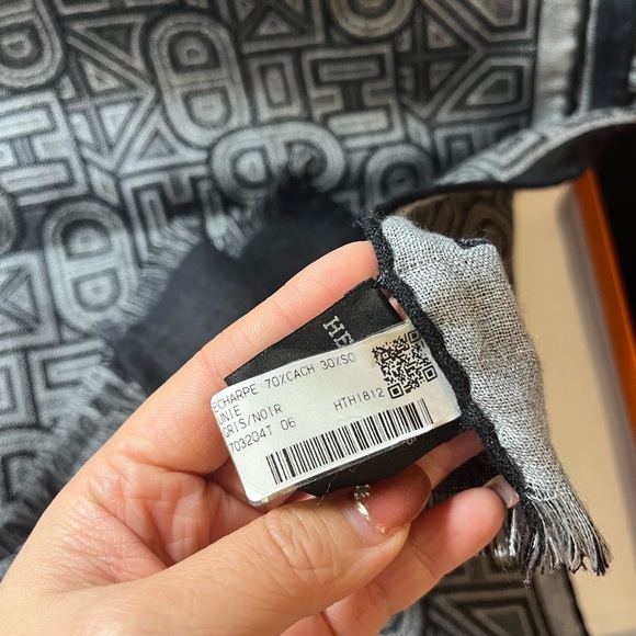 Hermes Scarf SOLD - Picture 2 of 6